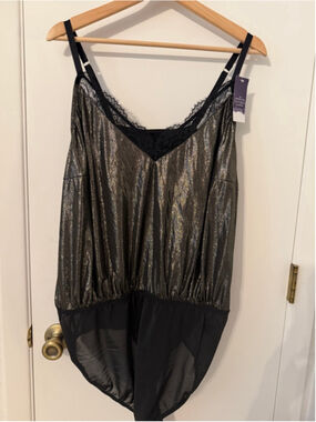 Torrid Plus Size 26/28 Black Silver Metallic Lace Teddy Bodysuit Lingerie NWT